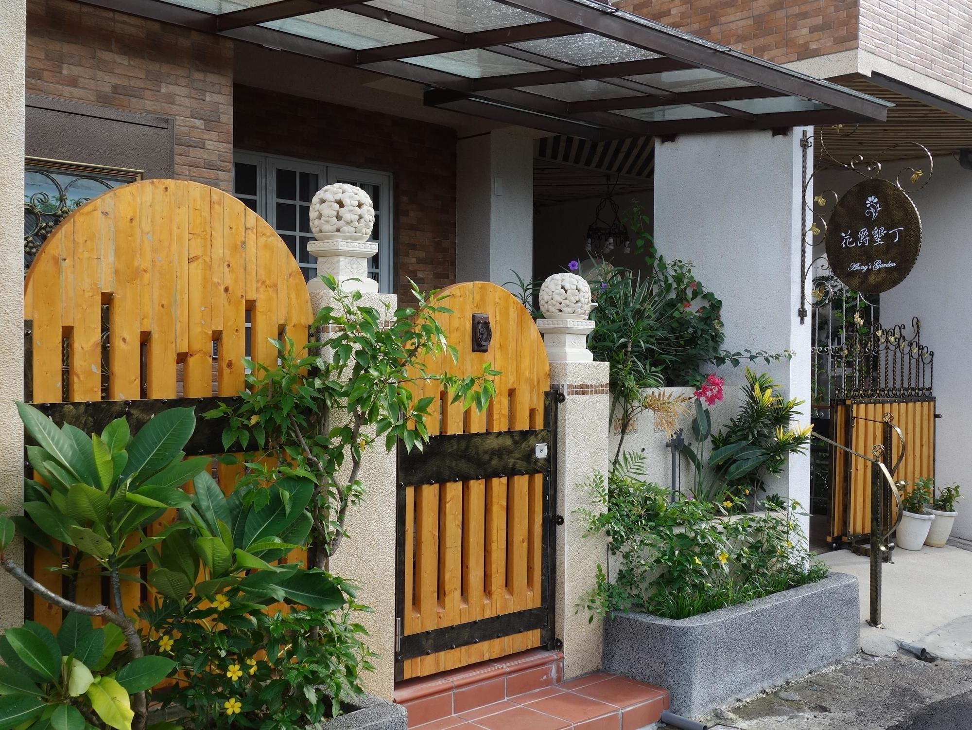 Bed and Breakfast Alongs Garden Хенгчун Экстерьер фото
