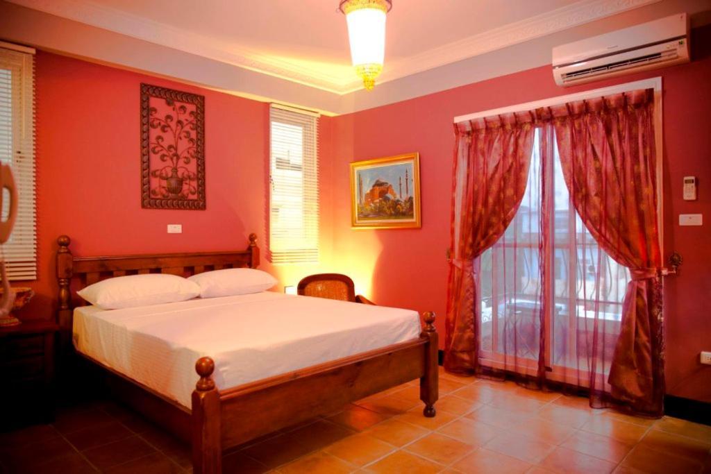 Bed and Breakfast Alongs Garden Хенгчун Экстерьер фото